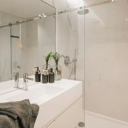 Belver - 1 Bedroom, Balcony And Parking In Arroios * Lisboa