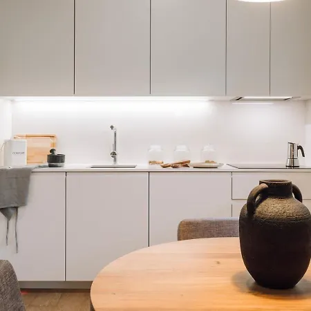 Belver - 1 Bedroom, Balcony And Parking In Arroios Apartamento *