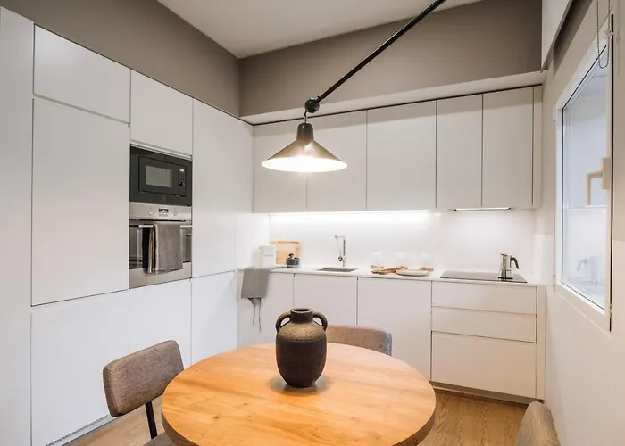Belver - 1 Bedroom, Balcony And Parking In Arroios Lisboa