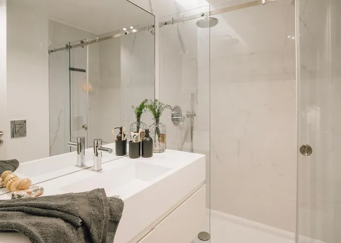 Belver - 1 Bedroom, Balcony And Parking In Arroios * Lisboa