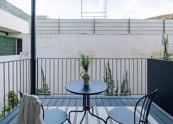 Belver - 1 Bedroom, Balcony And Parking In Arroios Lisboa